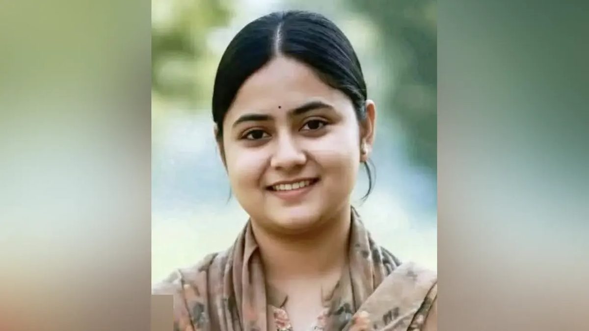 পুলিশের কাছে নিখোঁজ তরুণীর বার্তা ‘খুঁইজেন না, বয়ফ্রেন্ডের সঙ্গে আছি’