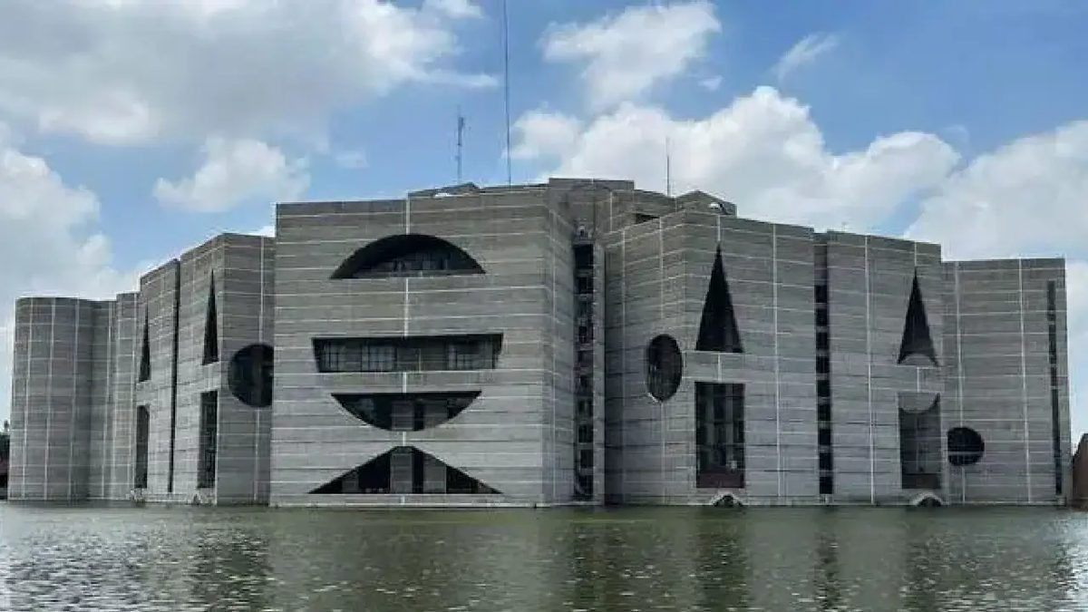নতুন সরকারের শপথ পড়াবেন কে?