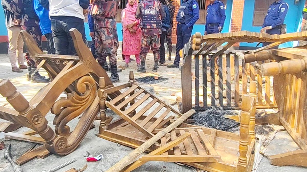 শিবগঞ্জে বিজয় উল্লাসকে কেন্দ্র করে হামলা-ভাঙচুর