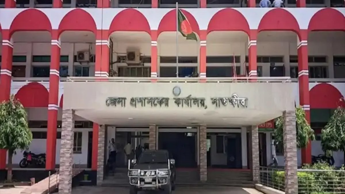 সাতক্ষীরায় সাংবাদিকদের সঙ্গে নবাগত ডিসির অসৌজন্যমূলক আচরণ,প্রেস ব্রিফিং বর্জন