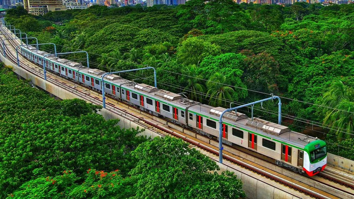 শাহবাগে বিদ্যুৎস্পৃষ্ট বিড়াল, ২৫ মিনিট বন্ধ ছিল মেট্রোরেল