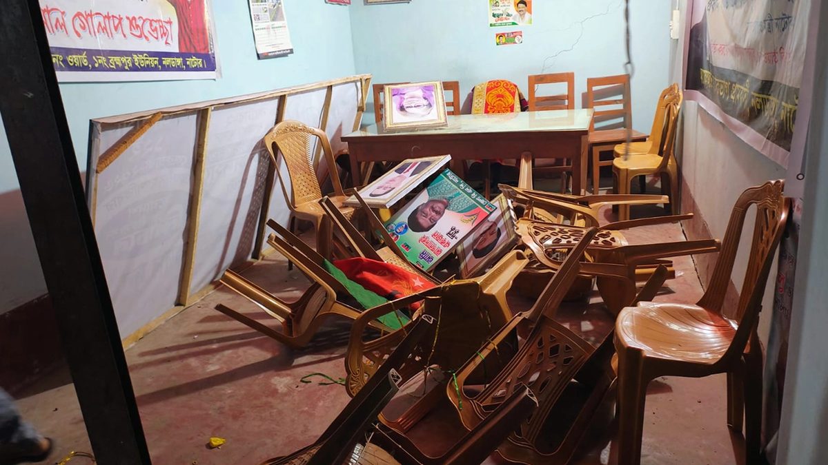 নাটোরে বিএনপি কার্যালয়ে আওয়ামী লীগ নেতাকর্মীদের তাণ্ডব