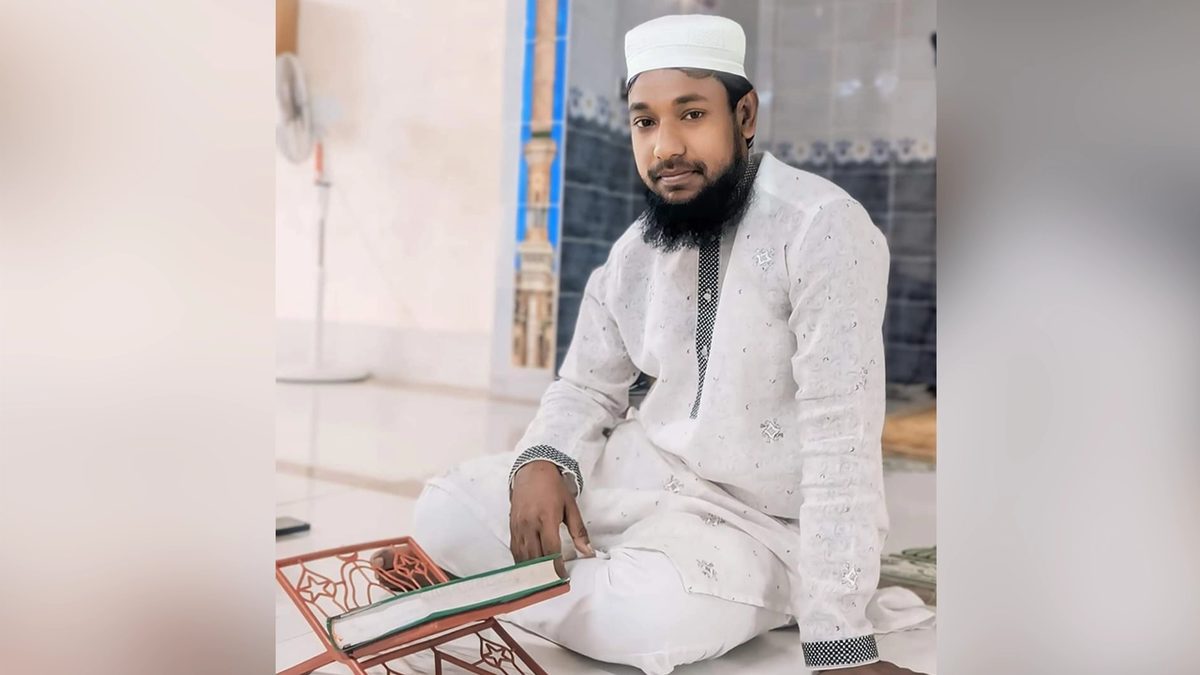 মসজিদের ইমাম ছাত্রলীগ নেতা, পড়াচ্ছেন খতমে তারাবি