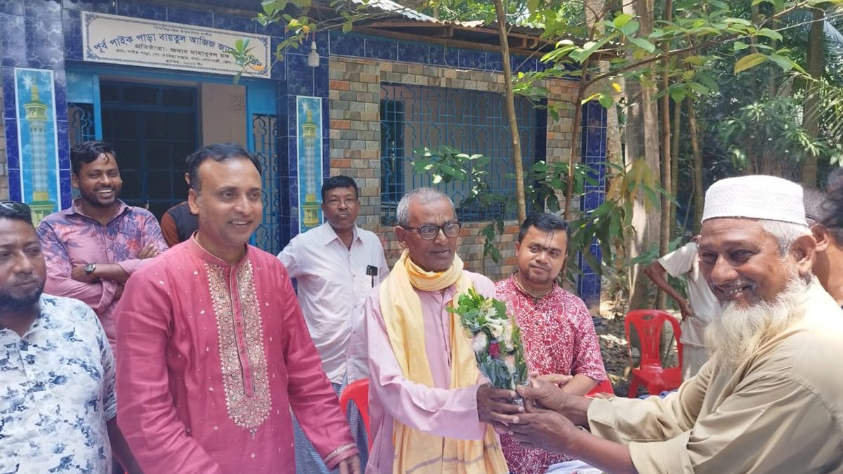কবরস্থানের জন্য জমি দান করল হিন্দু পরিবার
