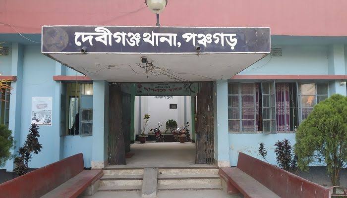 দেবীগঞ্জে জুয়া খেলার সরঞ্জামসহ ৩ জুয়াড়ি আটক