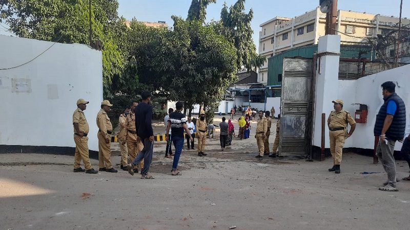 গাজীপুরে পোশাক কারখানায় শ্রমিক-কর্মকর্তাদের সংঘর্ষ