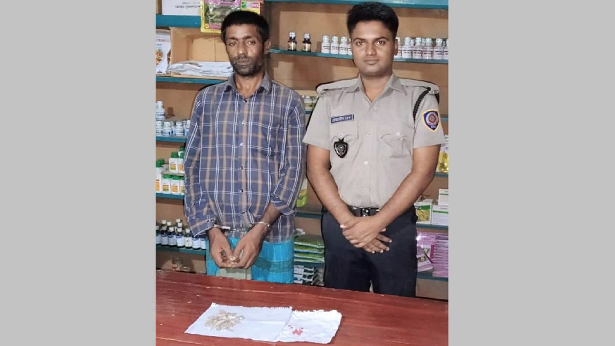 জামালপুরে যৌথ বাহিনীর অভিযানে গ্রাম পুলিশ সদস্য আটক