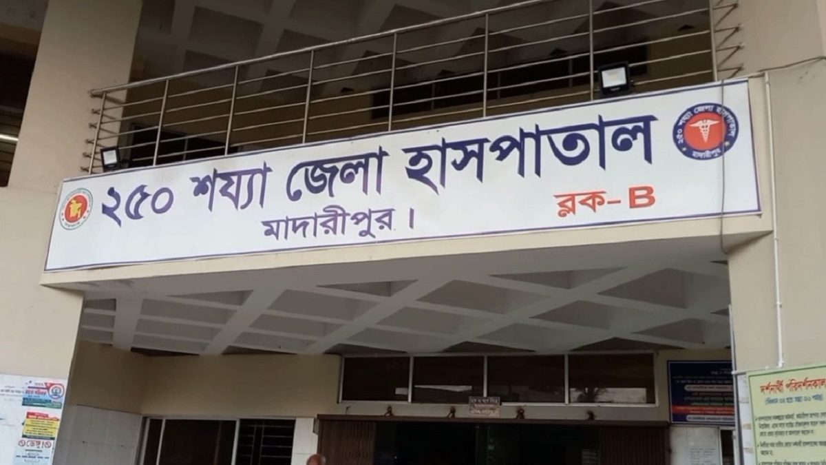 মাদারীপুরে ইজিবাইকে ওড়না পেঁচিয়ে শিক্ষার্থীর মৃত্যু