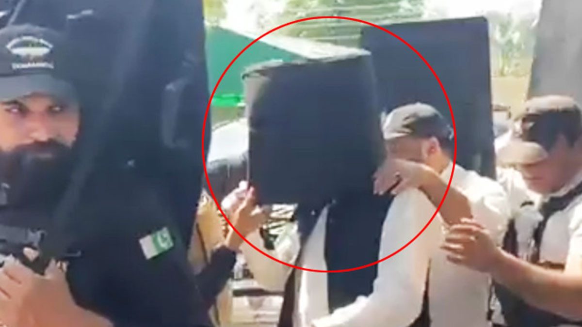 বুলেটপ্রুফ বালতিতে মাথা ঢেকে আদালতে গেলেন ইমরান,ভিডিও ভাইরাল