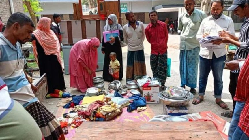 তালাকের পর তালিকা ধরে উপহার ফেরত নিলেন টুকটুকি