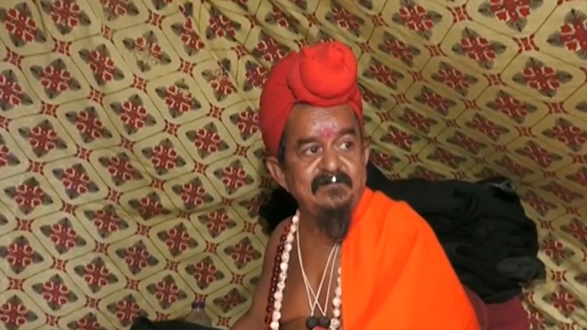৩২ বছর গোসল না করে রেকর্ড গড়লেন ভারতীয় সাধক গঙ্গাপুরি