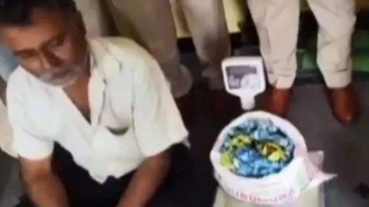গাঁজা দিয়ে বানানো চকলেট বিক্রি, গ্রেপ্তার ২