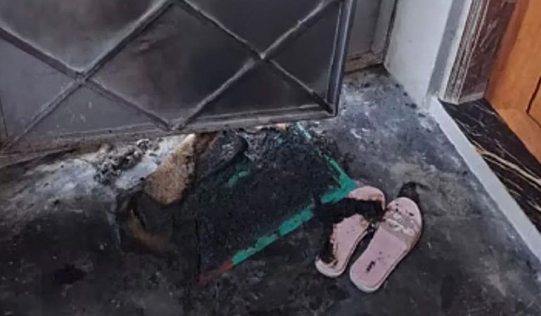 এনসিপির নেতার বাড়ির গেটে দুর্বৃত্তের আগুন