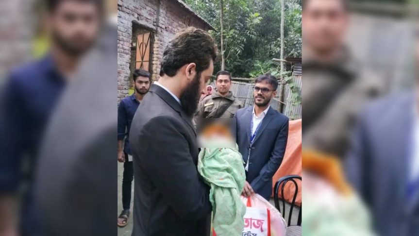 সড়কের পাশে কম্বল জড়ানো নবজাতকের অভিভাবক খুঁজছে প্রশাসন