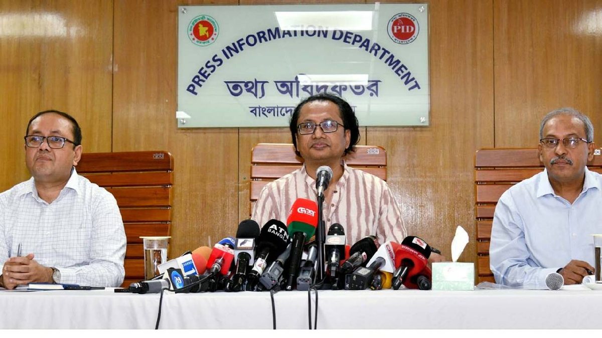 দুর্নীতির বিষয়ে অন্তর্বর্তী সরকার-আ.লীগ-বিএনপি কাউকে ছাড় নয় : তথ্য উপদেষ্টা