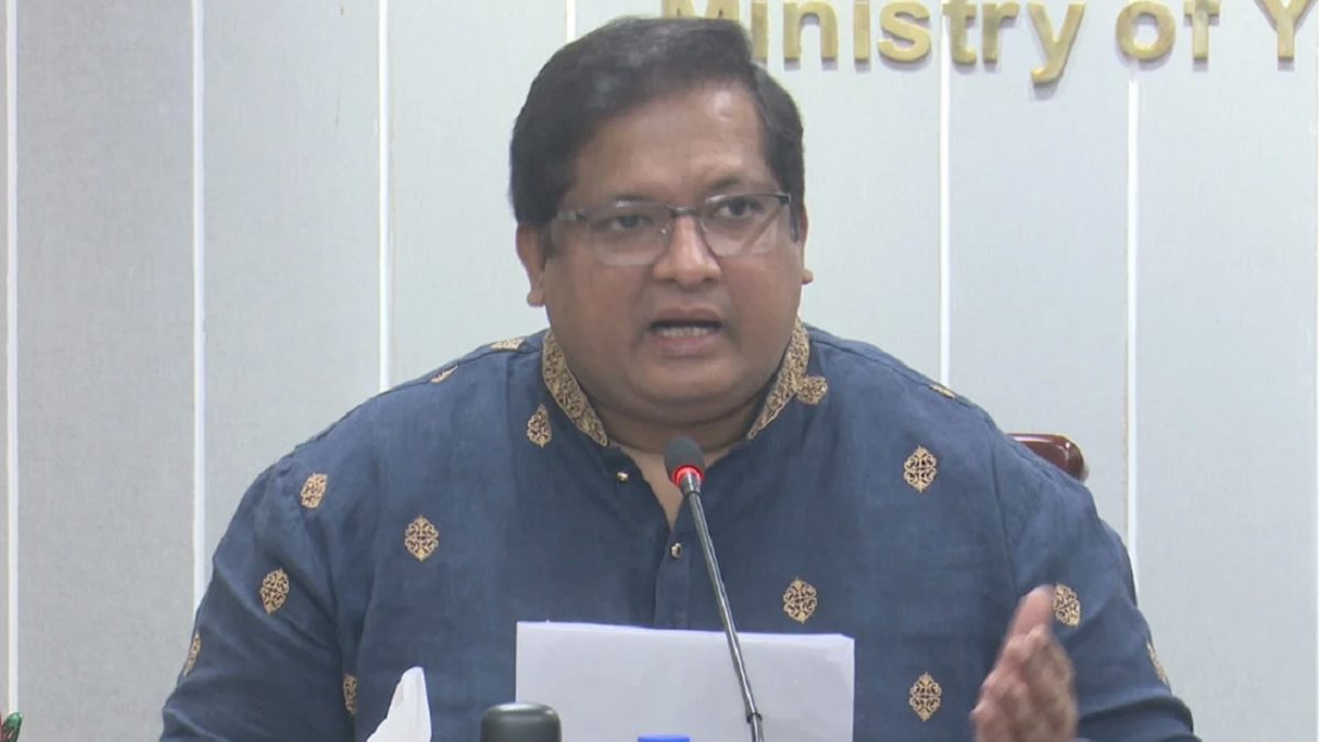 মন্ত্রীর কাঠগড়ায় বাফুফে
