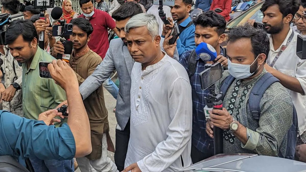 দেশে জ্বালানি তেলের পর্যাপ্ত মজুত আছে, আতঙ্কিত না হওয়ার আহ্বান