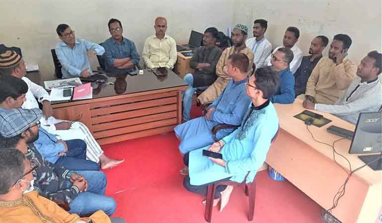 প্রথম আলোর সম্পাদক ও সাংবাদিকের বিরুদ্ধে মামলা প্রত্যাহারের দাবিতে প্রতিবাদ সভা