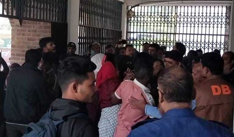 জামালপুর কারাগারে আইনজীবী, মুক্তির দাবিতে আদালত প্রাঙ্গনে বিশৃঙ্খলা