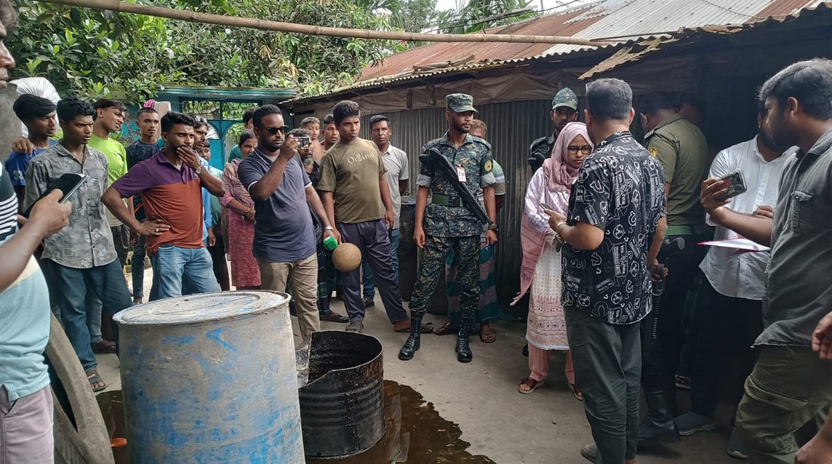 জামালপুরে ভেজাল তেল ধ্বংস করে কারখানা সিলগালা, মালিককে জরিমানা
