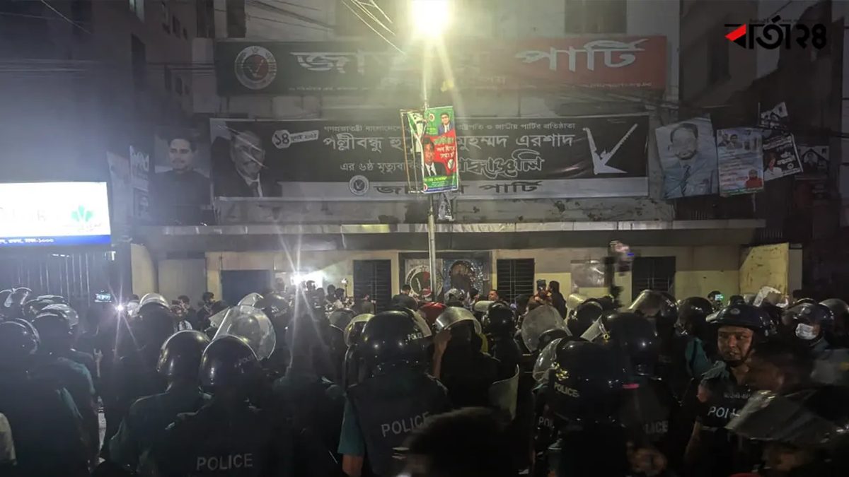 জাপার কেন্দ্রীয় কার্যালয়ে হামলা-ভাঙচুর!
