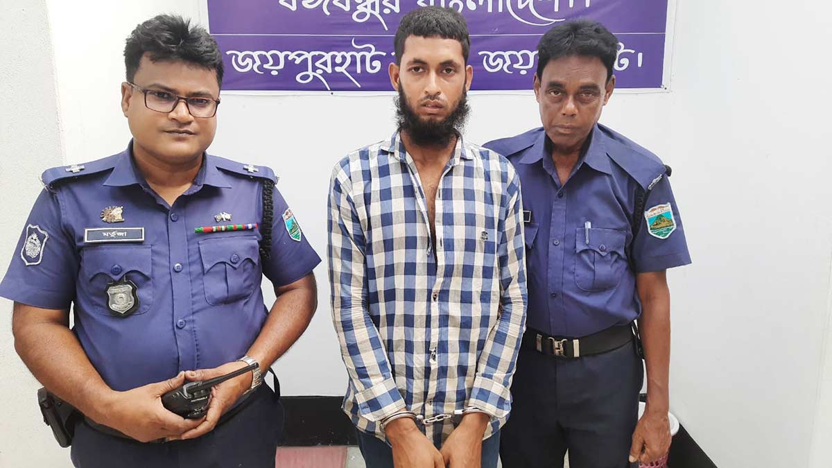 মায়ের ওড়না চুরির অপবাদে স্ত্রীর চুল কেটে দিল স্বামী!