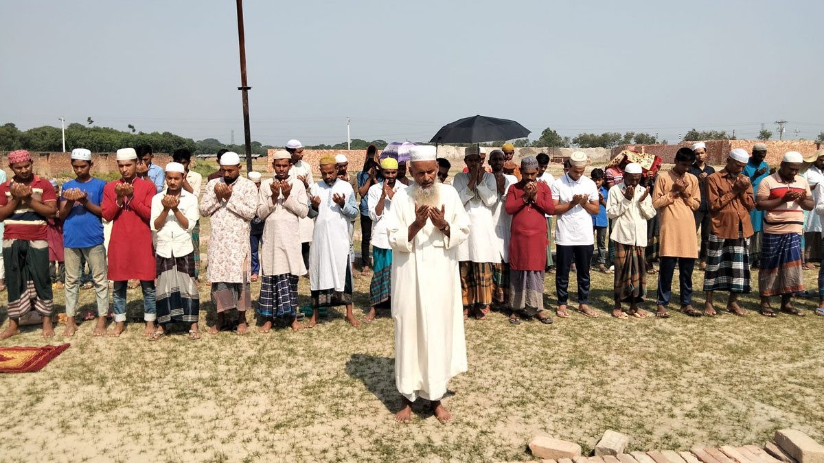 ঝিনাইদহে বৃষ্টির জন্য নামাজ আদায়