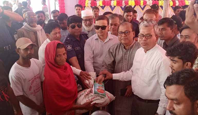 ঝিনাইদহে জাহেদী ফাউন্ডেশনের খাদ্য সামগ্রী বিতরণের উদ্বোধন