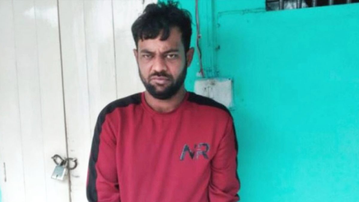 ধর্ষণচেষ্টাকালে দায়ের কোপে ১৪ মামলার আসামি নিহত