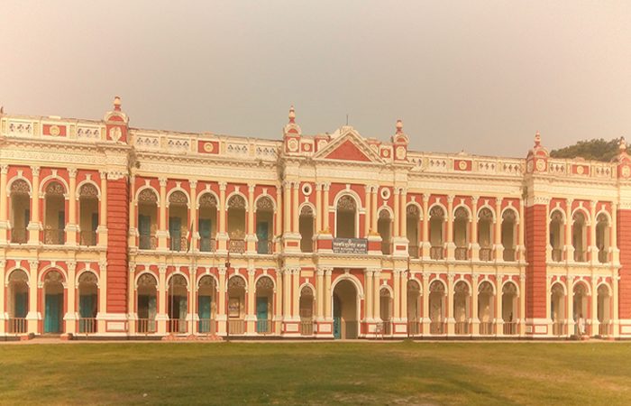 প্রাচীন ঐতিহ্যের কালের সাক্ষী রূপগঞ্জের মুড়াপাড়া জমিদার বাড়ি