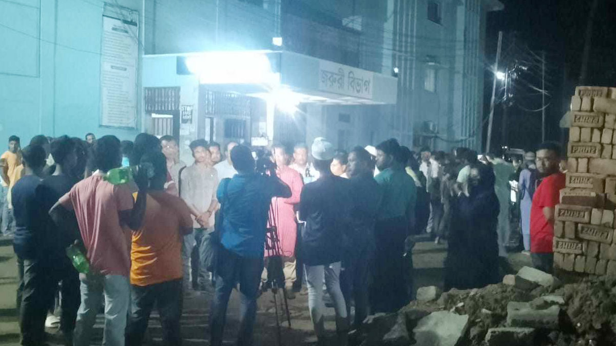 বাসচাপায় ইজিবাইকের চালকসহ নিহত ৭