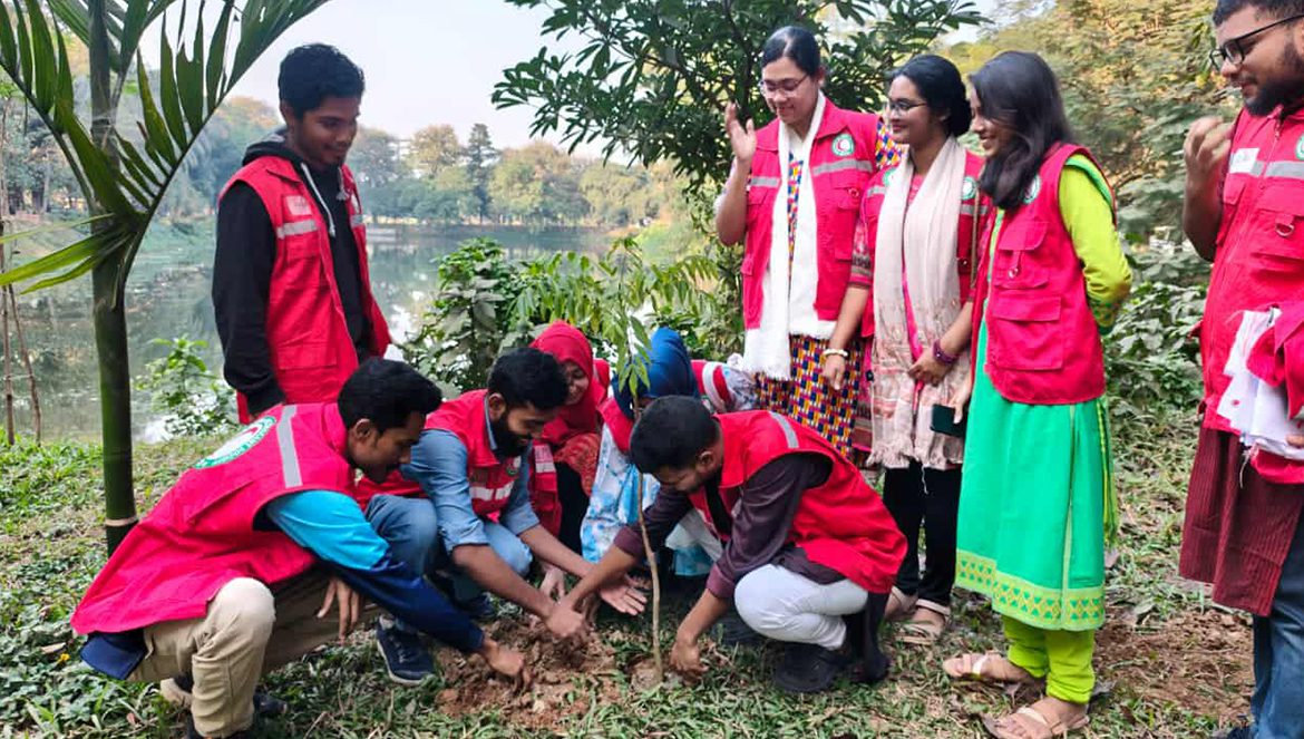 জাবিতে রেড ক্রিসেন্টের 'সেচ্ছাসেবক' দিবস উদযাপন