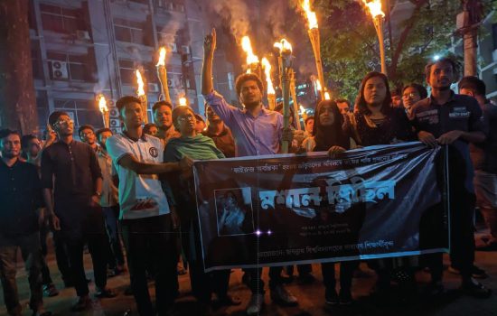 অবন্তিকার মৃত্যু: ৬ দফা দাবিতে জবি ক্যাম্পাসে শিক্ষার্থীদের মশাল মিছিল