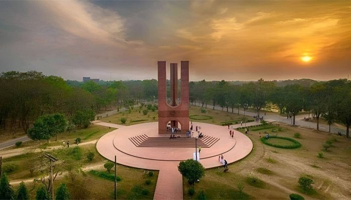 ব্যাটারিচালিত রিকশা পড়ে জাবি ছাত্রীর মৃত্যু