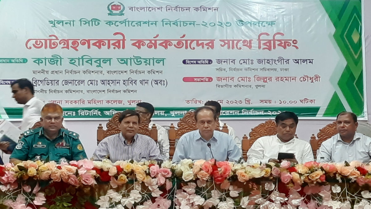 প্রিজাইডিং কর্মকর্তা চাইলে ভোটগ্রহণ বন্ধ করতে পারে:সিইসি