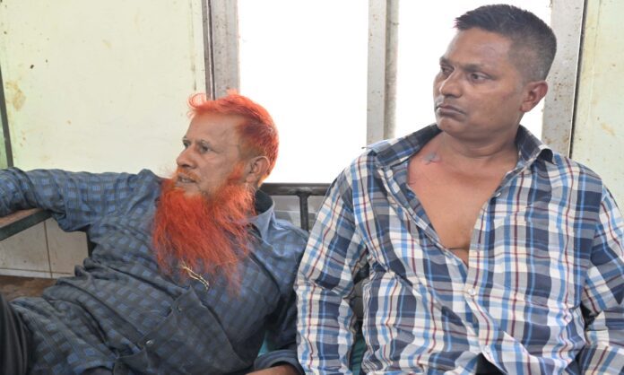 নারী ইউটিউবারের হাতে আটক দুই চোর,গণপিটুনি দিয়ে পুলিশে সোপর্দ