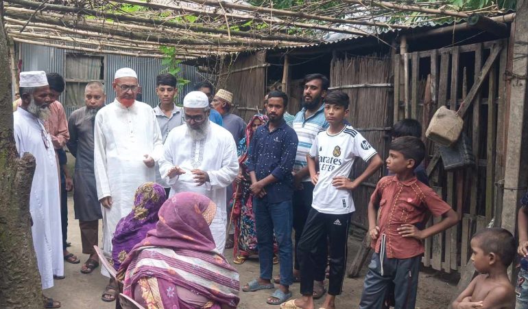 খোকসায় সড়ক দুর্ঘটনায় নিহত তিন পরিবারের পাশে দাঁড়াল জামায়াত