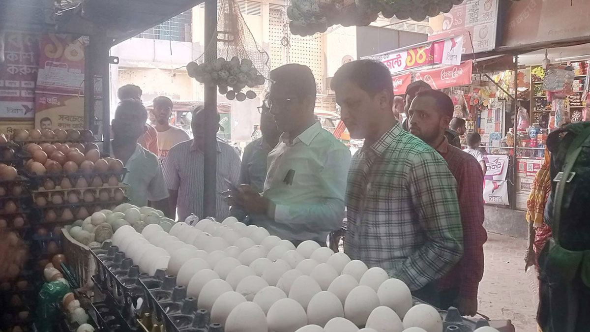 খুলনায় ডিমের দাম বেশি নেওয়ায় ৪ প্রতিষ্ঠানকে জরিমানা