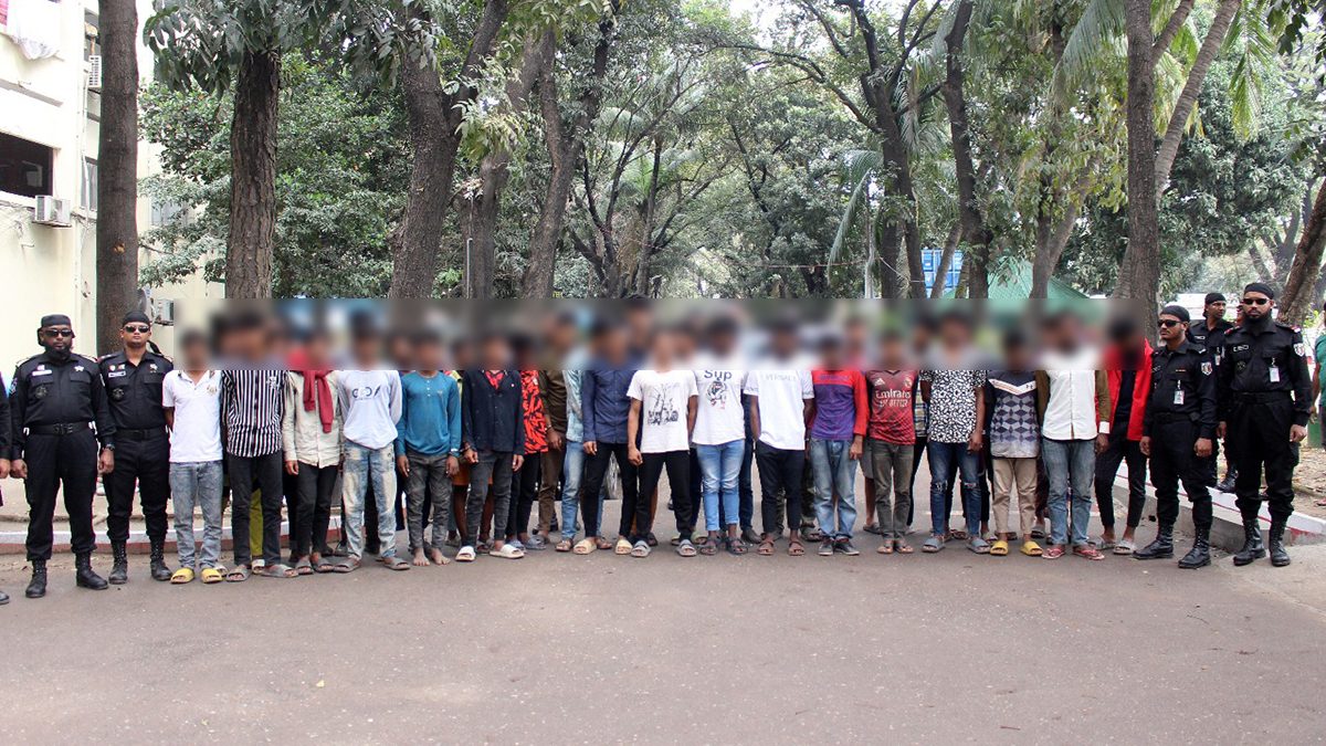 রাজধানীতে র‍্যাবের অভিযানে কিশোর গ্যাংয়ের ৩৭ জনকে গ্রেফতার
