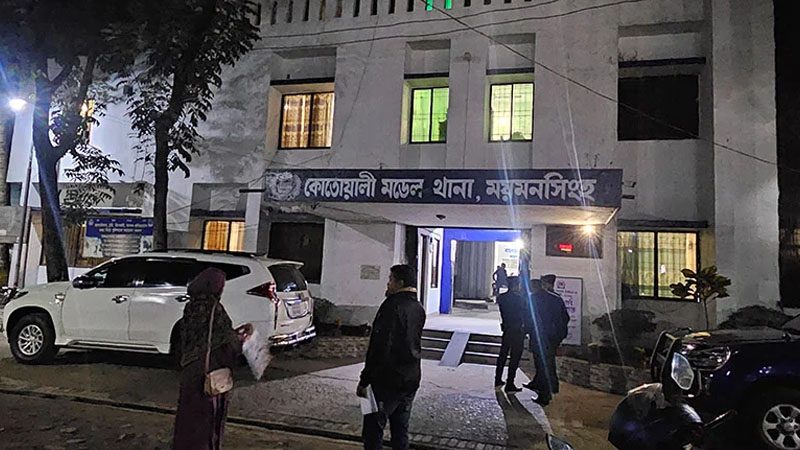 ময়মনসিংহে ৫ পুলিশ সদস্যকে এলোপাতাড়ি কুপিয়ে আসামি ছিনতাই
