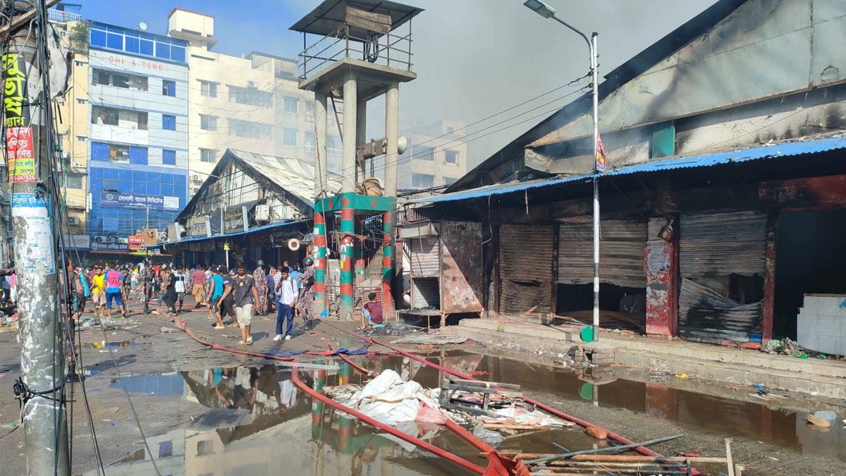 কৃষি মার্কেটে আগুন:পুড়ে ছাই শত শত দোকান
