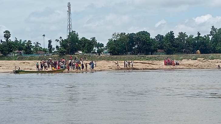 সোমেশ্বরী নদীতে বালুবাহী নৌকা ডুবে শ্রমিক নিখোঁজ