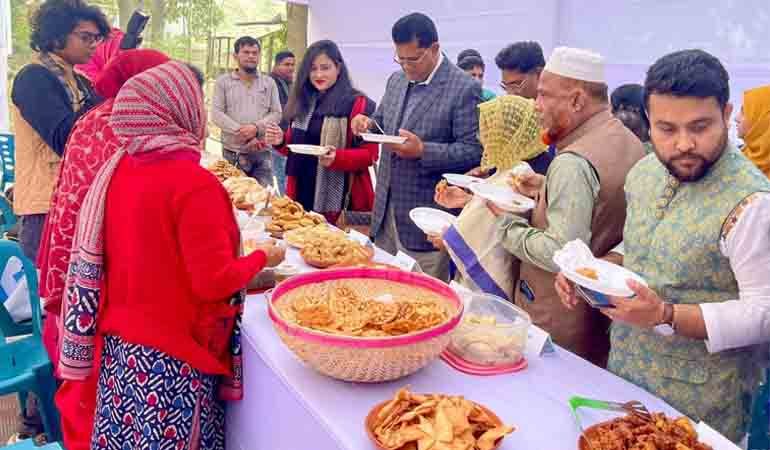 কুমারখালীতে দিনব্যাপি পিঠা উৎসব