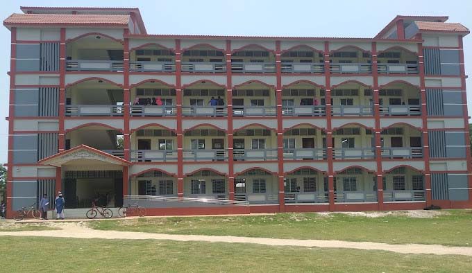 অধ‍্যক্ষকে সরিয়ে অযোগ্যকে দায়িত্ব দেয়ায় শিক্ষা কার্যক্রম ব্যহত