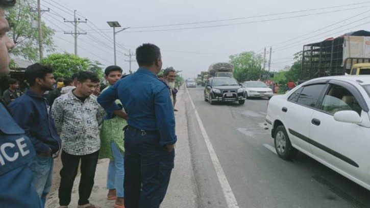 কুমারখালীতে বাসের ধাক্কায় বৃদ্ধ নিহত, সড়ক অবরোধ