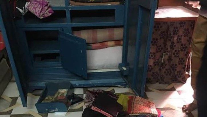 তালা কেটে পল্লী চিকিৎসকের বাড়িতে দুর্ধর্ষ চুরি
