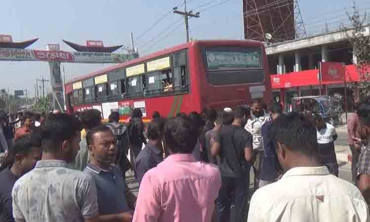 কুমারখালীতে বাসের চাপায় পিষ্ট হয়ে চানাচুর বিক্রেতার মৃত্যু