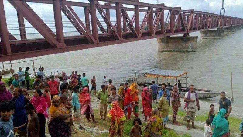 ‘বিদায় মা বিদায়’ বলে তিস্তায় ঝাঁপ দেয়া কাকলির মরদেহ উদ্ধার