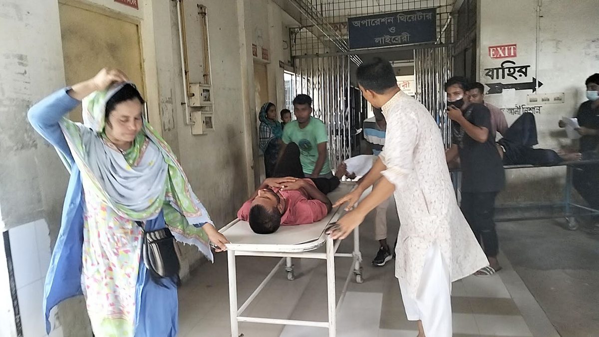 কুষ্টিয়ায় পুলিশের সঙ্গে আন্দোলনকারীদের সংঘর্ষ, নিহত ৭