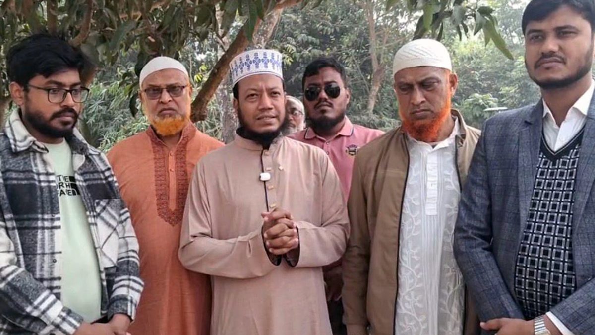 দেশটাকে কারো গোলামিতে পরিণত করতে চাই না : মুফতি আমির হামজা